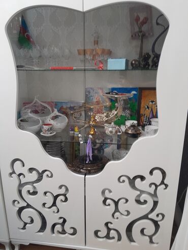 işlenmiş dolablar: Şüşəli dolab vitrini, İşlənmiş, Ünvandan götürmə