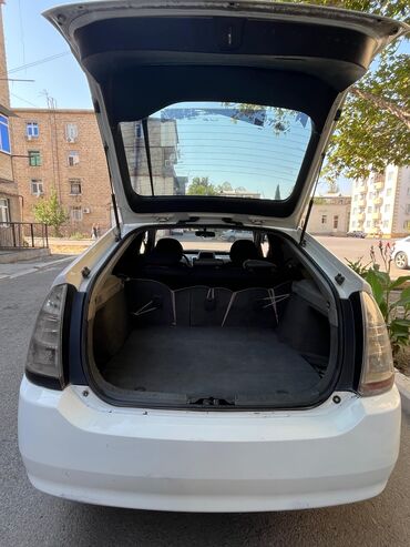 işlənmiş traktorlar: Toyota Prius: 1.5 l | 2009 il Sedan