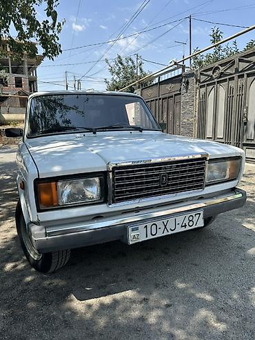 avtomobil az zil 130: VAZ 2107 sedan – klassik ağ rəng, 4 qapı, arxa ötürücülü. Ili 2005 — 3