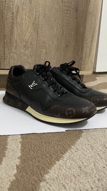 asics кроссовки цена: Мужские кроссовки, 41, Louis Vuitton, Б/у, Платная доставка