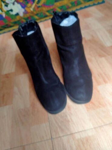 qiz ucun botlar: 40-41,h&m firmasi,3 manat