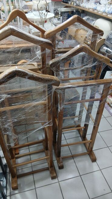 Asılqanlar: Bu, paltarların səliqəli saxlanması üçün nəzərdə tutulmuş taxta -da lalafo.az — 16 Asılqanlar: Bu, paltarların səliqəli saxlanması üçün nəzərdə tutulmuş taxta — 16