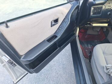 Audi: Audi 80: 1993 г., Механика, Бензин, Седан — 4