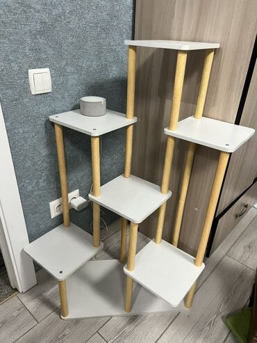 кухонная столешница из камня: Гүлдөр үчүн секичелүү текче, Жыгач