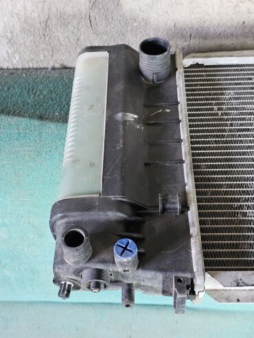 Радиаторы: Радиатор охлаждения двигателя BMW E30, 318i, 1991г.в. Оригинал BEHR — 14