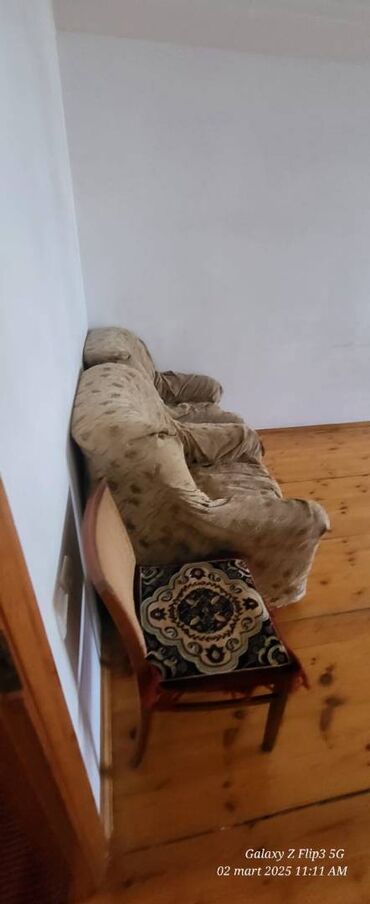 Uzunmüddətli kirayə mənzillər: Elmlər metrosuna yaxın,53 nömrəli məktəbin yanında,9 mərtəbənin,4-cü — 10