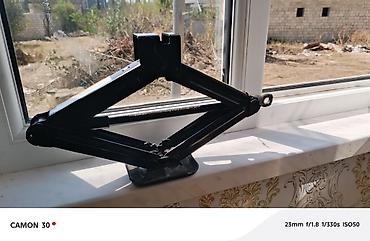 radius teker: Mexaniki “scissor” tipli avtomobil domkratı - Korpus: möhkəm polad — 2