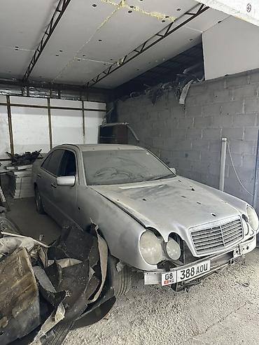 Mercedes-Benz E-Class: 1996 г., 3.2 л, Автомат, Газ, Седан