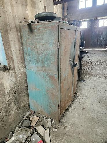 Metall şkaf – ikiqat qapılı, kilidli - Material: qalın metal