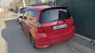 мерс универсал 211: Honda Fit: 2001 г., 1.3 л, Бензин, Универсал