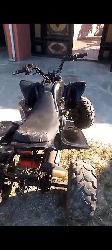 yan guzgulər s: ATV kvadrosikl – qara rəng, 4 təkərli, off-road üçün tam işlək — 2