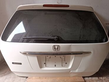 машина кж хонда одиссей в Кыргызстан | Автозапчасти: Хонда Одиссей Абсолют крышка багажника белого цвета