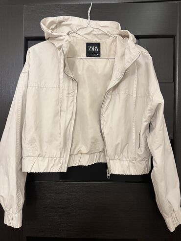 Digər kişi ayaqqabıları: Zara qadın kapişonlu kurtka 
bir neçe defe geyilib teze kimidir — 4