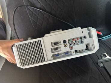 микрофоном: Проектор Hitachi CP‑WX3014WN (3LCD) Ключевые характеристики: -