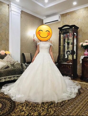 свадебное платье и костюм: Продаю свадебное платье