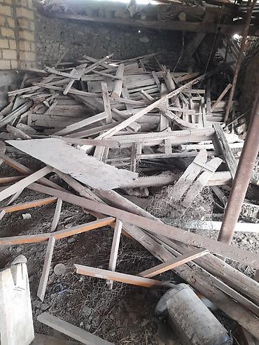 baklar və çənlər: Köhnə tikinti materialları və taxta məmulatları toplusu bir qazeli 100 — 1