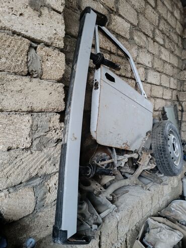 Digər avtomobil ehtiyat hissələri: Avtomobil ehtiyat hissələri – müxtəlif detallar - Kuzov detalları — 1