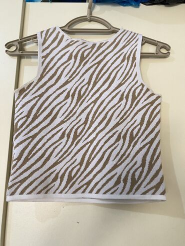 Futbolka və maykalar: Koftanın ölçülər 38-M. L-40 Bədənlərə uyğundu. Materalı əla təzə — 24