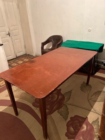 Masalar və oturacaqlar: İşlənmiş, Açılmayan, Dördbucaq masa
