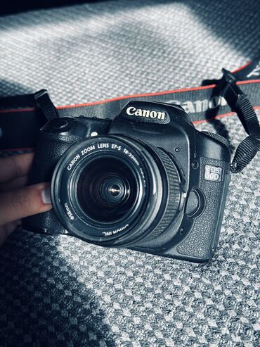 купить профессиональный фотоаппарат бу: Продаю профессиональный фотоаппарат Canon 50D матрица: 15.5 МП, APS-C