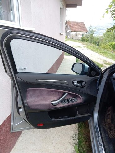 Ford: Ford Mondeo – dizel TDCi, sivi metalik. Karoserija: liftback sa 5 — 10