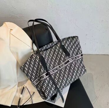юникло сумка: Шопер Dior Качество топ 💣 Новая На пляж самое-то Цена отдам за