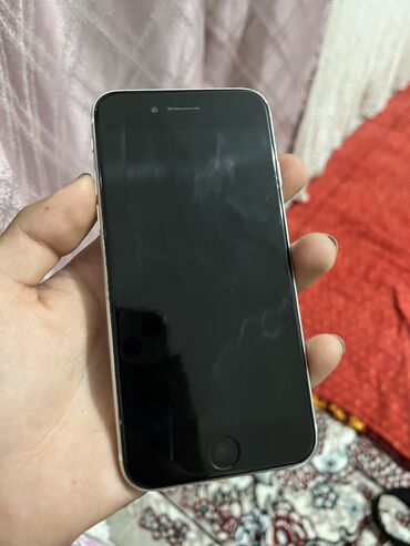 росо с75: IPhone SE 2020, Б/у, 64 ГБ, Белый, Чехол, 79 %