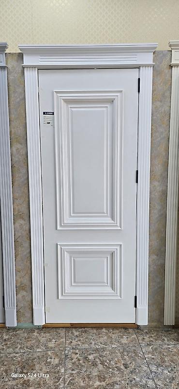 Klassik dizaynda interyer qapısı - Rəng: qar bəyaz - Stil