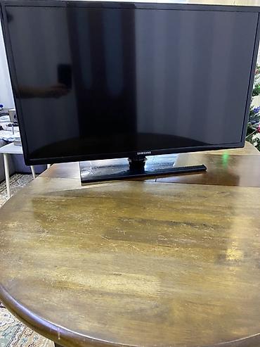 акция телевизор 32 дюйма: Телевизор Samsung, диагональ около 32" (визуально). - Плоская — 3