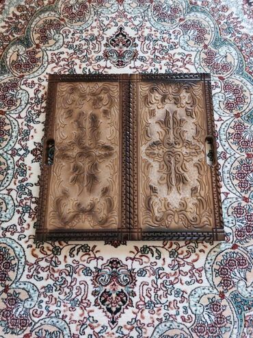 Nərdlər: Ağac oyma nərd/şaşki dəsti.Daşı,Zəri və Sumkasi üstündə verilir. - — 16