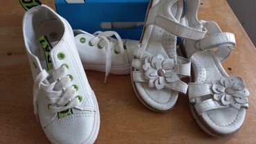 обувь белая: Продаю босоножки 30р с,кеды 32р (маломерят)Обувь удобная,состояние