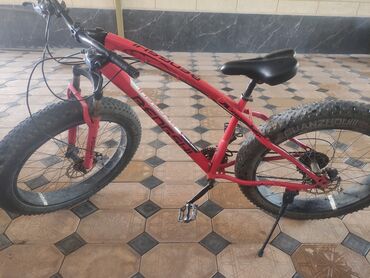 красный страитель: Фэт байк (fat bike) от bengshi. в отличном состоянии неровности не
