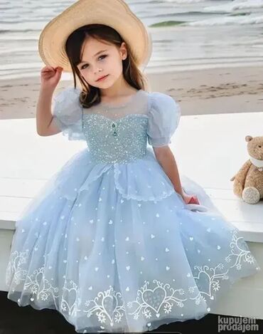 Kostimi za maskenbal: Model redni broj 14 Predivan kvalitetan kostmim haljina sa plaštom. Po — 8