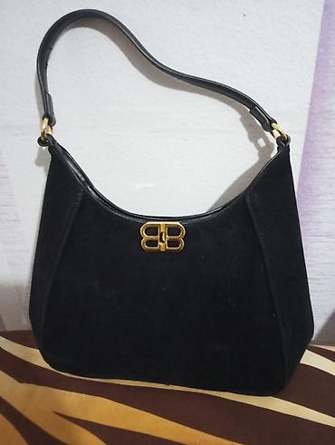 Çantalar: Qadın çiyn çantası – qara rəng - Material: yumşaq süet teksturalı — 1