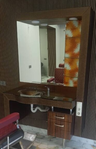 Dırnaq qurutma lampaları: Salam. Ber ber mebeli. Tam ela veziyetde. Salon baglandigi ucun