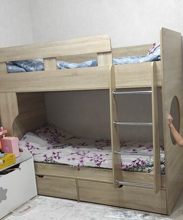 4 спальни: Двухъярусная кровать, Для девочки, Для мальчика, Б/у