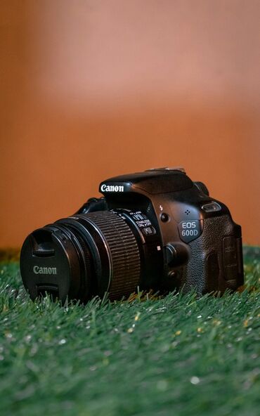 CANON EOS 600D EF-S 18-55 |||KIT 18 mln piksel. Ev üçün alınıb. Demək