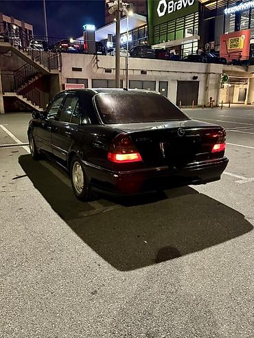 skoda octavia: Mercedes-Benz 230: 2.3 l | 1998 il Sedan — 3
