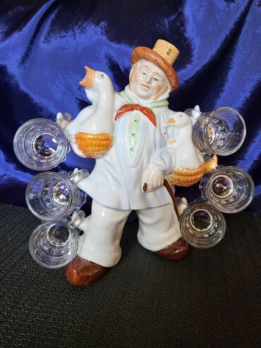 Čaše: Flasa nova za pice 1951 do 1974god. Lippelsdorf porcelan Istocna — 1