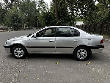 Транспорт: Toyota Avensis: 1999 г., 1.6 л, Механика, Бензин, Седан — 4