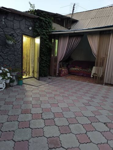 бишкек парк киевская исанова манаса: Дом, 67 м², 4 комнаты, Собственник, Косметический ремонт