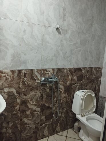 Uzunmüddətli kirayə mənzillər: Tecili Zabrat Mehemmedi yolunda radarin yaninda 2 otaqli adelni heyet — 8