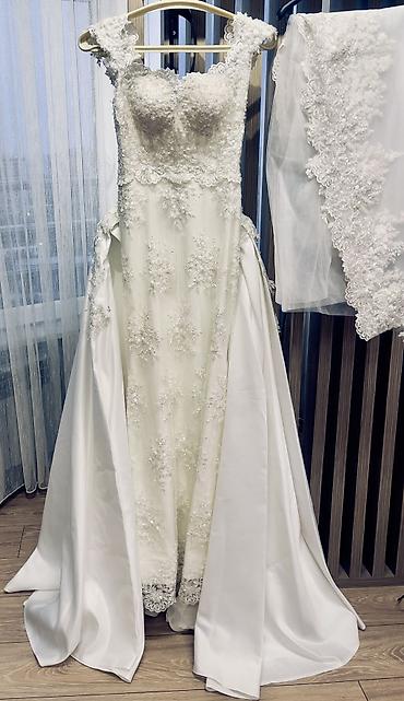 Gəlinlik – klassik A-kəsim, bədən quruluşunu vurğulayan ətəkli model - lalafo.az -da Gəlinlik – klassik A-kəsim, bədən quruluşunu vurğulayan ətəkli model -