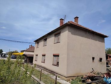 prodaja kuca valjevo: Porodična kuća 1/1 u Starom selu, na glavnom putu. Stambena površina — 7