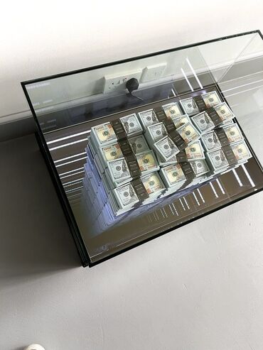 Офисные столы: 💵 Денежный стол «Millionaire’s Table» — роскошь, которую видно с
