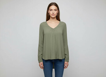 bluzki z dekoltem v plus size: Жіноча блуза, розмір S