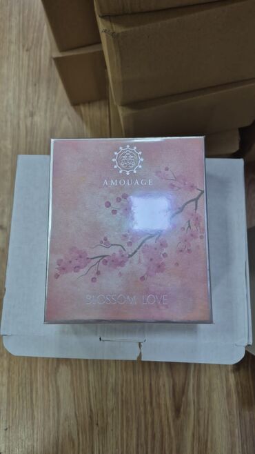 Ətriyyat: Müxtəlif brend və üslublarda ətirlər toplusu optavoy ve perakende — 9