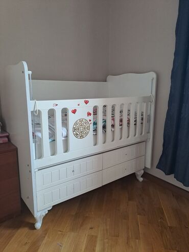 Beşiklər: Qız üçün, İşlənmiş, Dördbucaq, Beşik, Dəstsiz, Matras ilə, Yellənmə mexanizm ilə