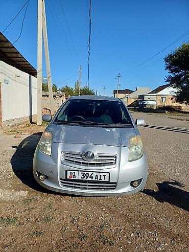 Toyota Vitz: 2005 г., 1.3 л, Вариатор, Бензин, Хэтчбэк
