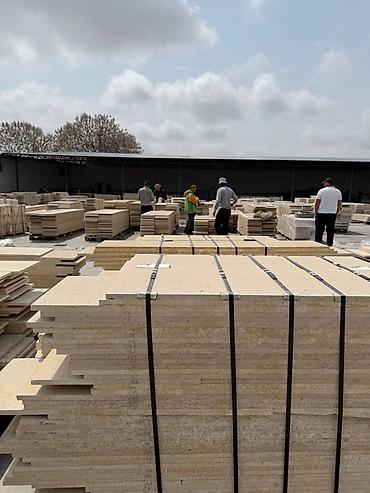 Фасадные плиты Сары-Таш (Травертин): Натуральный камень — известняк/травертин бежевых оттенков (плиты и — 1